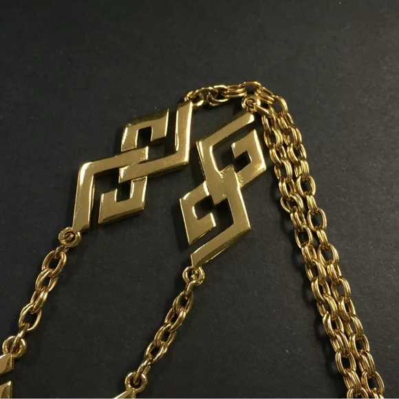 ❌SOLD❌ Givenchy Double G Gold Tone Chain Necklace - Picture 4 of 8